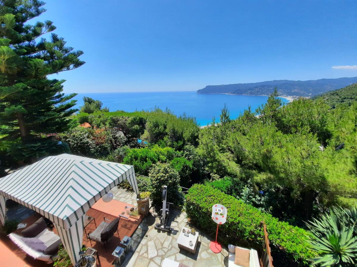 Le Terre Del Drago Apartment Bergeggi Bagian luar foto