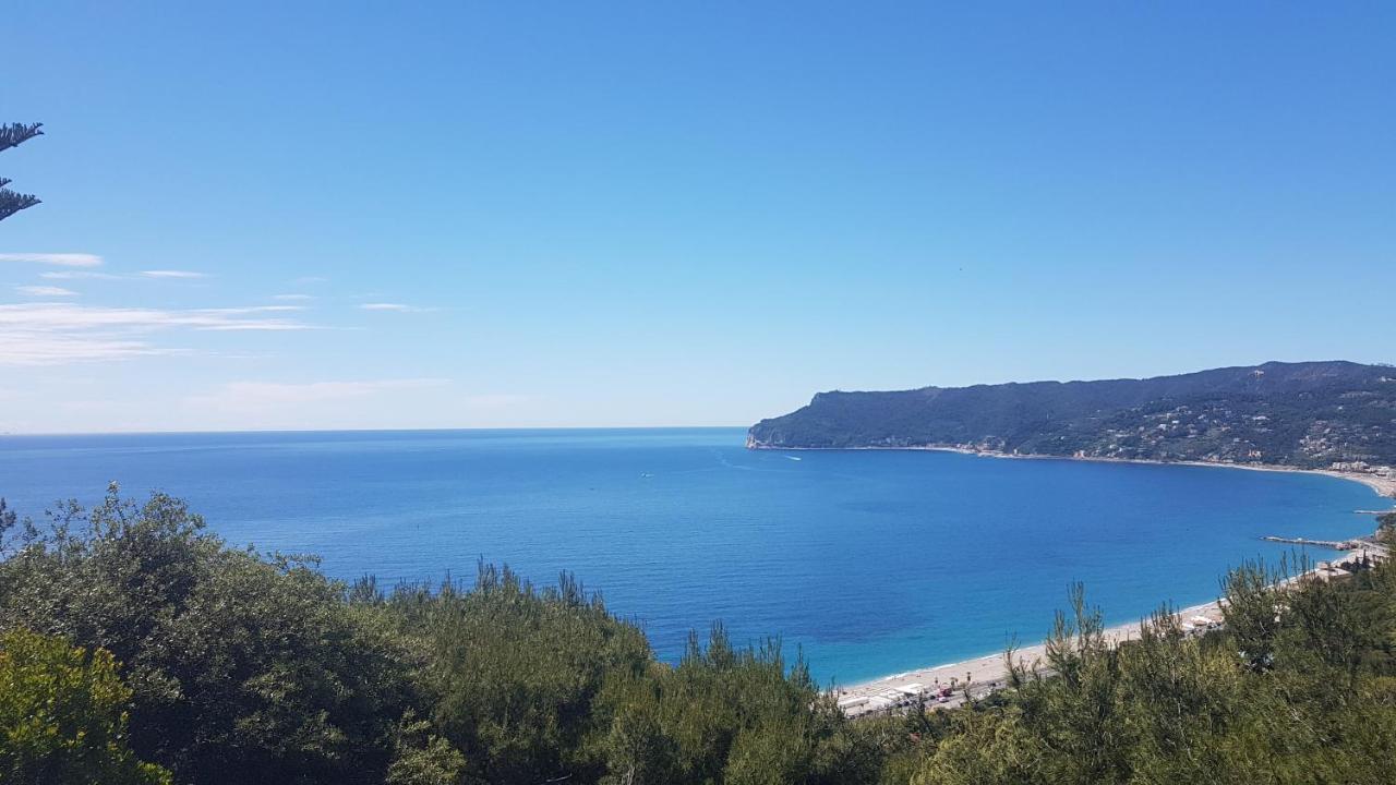 Le Terre Del Drago Apartment Bergeggi Bagian luar foto