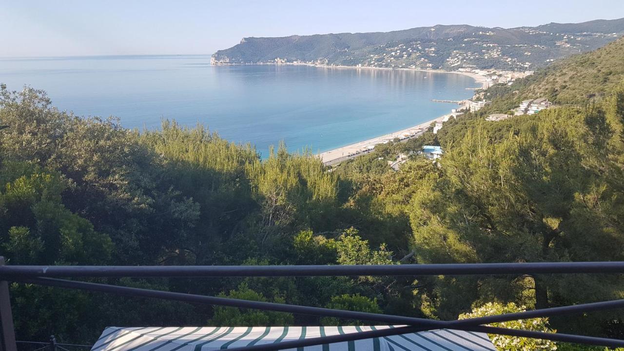 Le Terre Del Drago Apartment Bergeggi Bagian luar foto