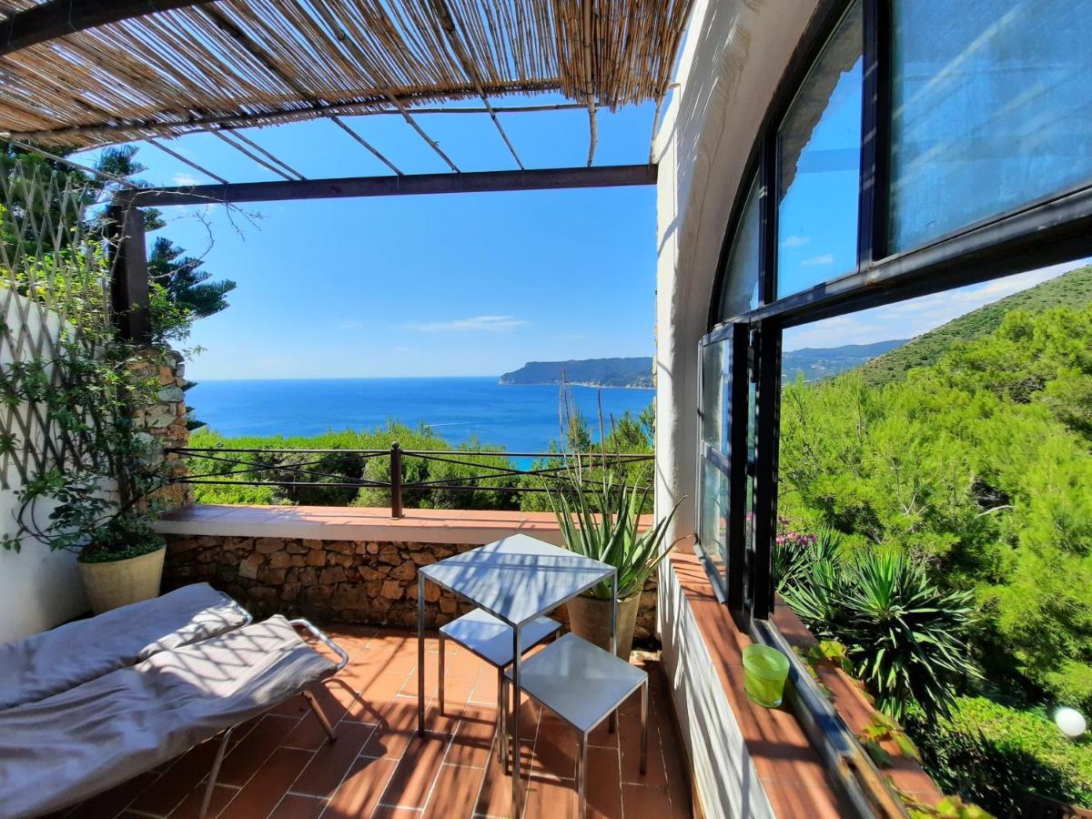 Le Terre Del Drago Apartment Bergeggi Bagian luar foto