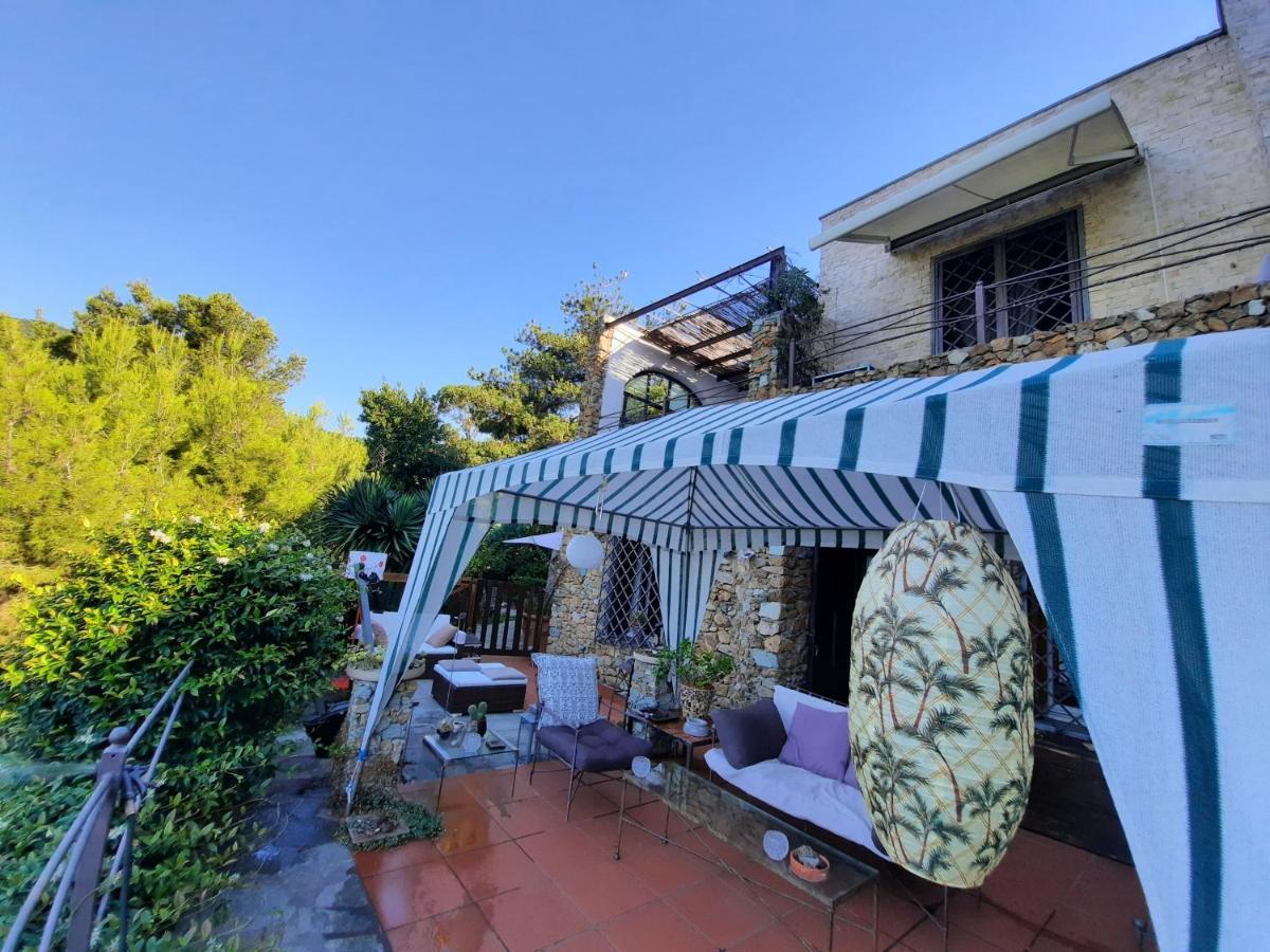 Le Terre Del Drago Apartment Bergeggi Bagian luar foto