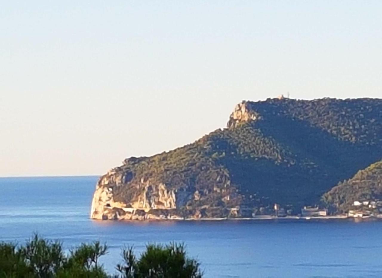 Le Terre Del Drago Apartment Bergeggi Bagian luar foto
