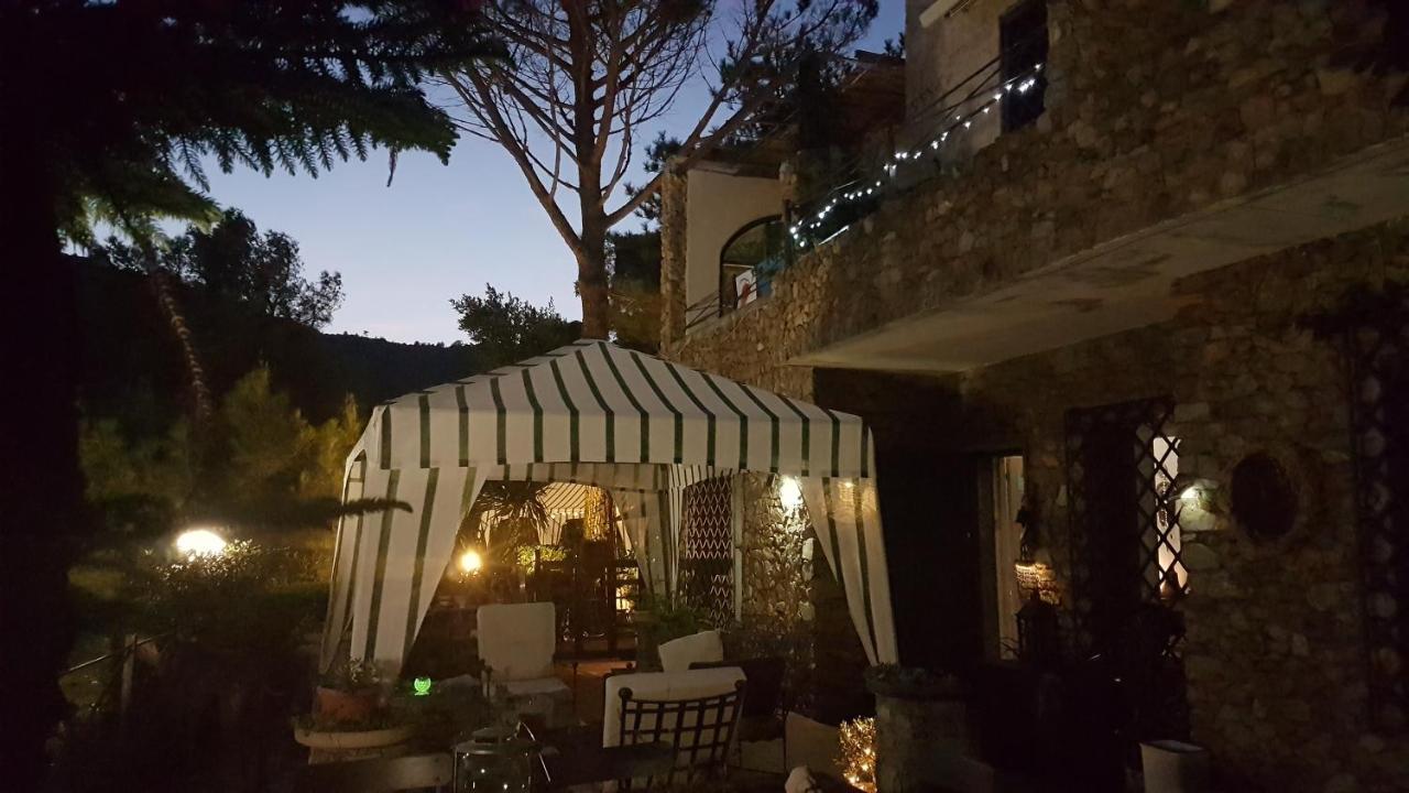 Le Terre Del Drago Apartment Bergeggi Bagian luar foto