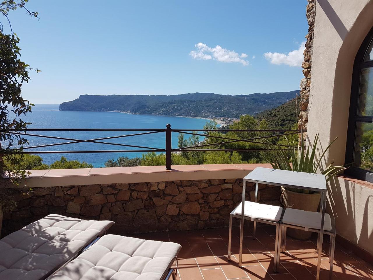 Le Terre Del Drago Apartment Bergeggi Bagian luar foto