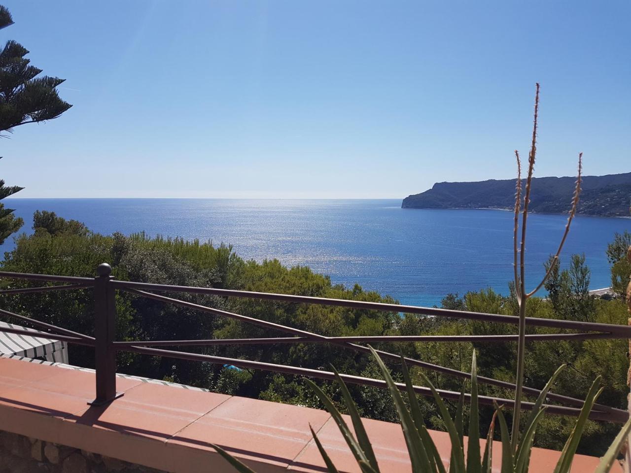 Le Terre Del Drago Apartment Bergeggi Bagian luar foto
